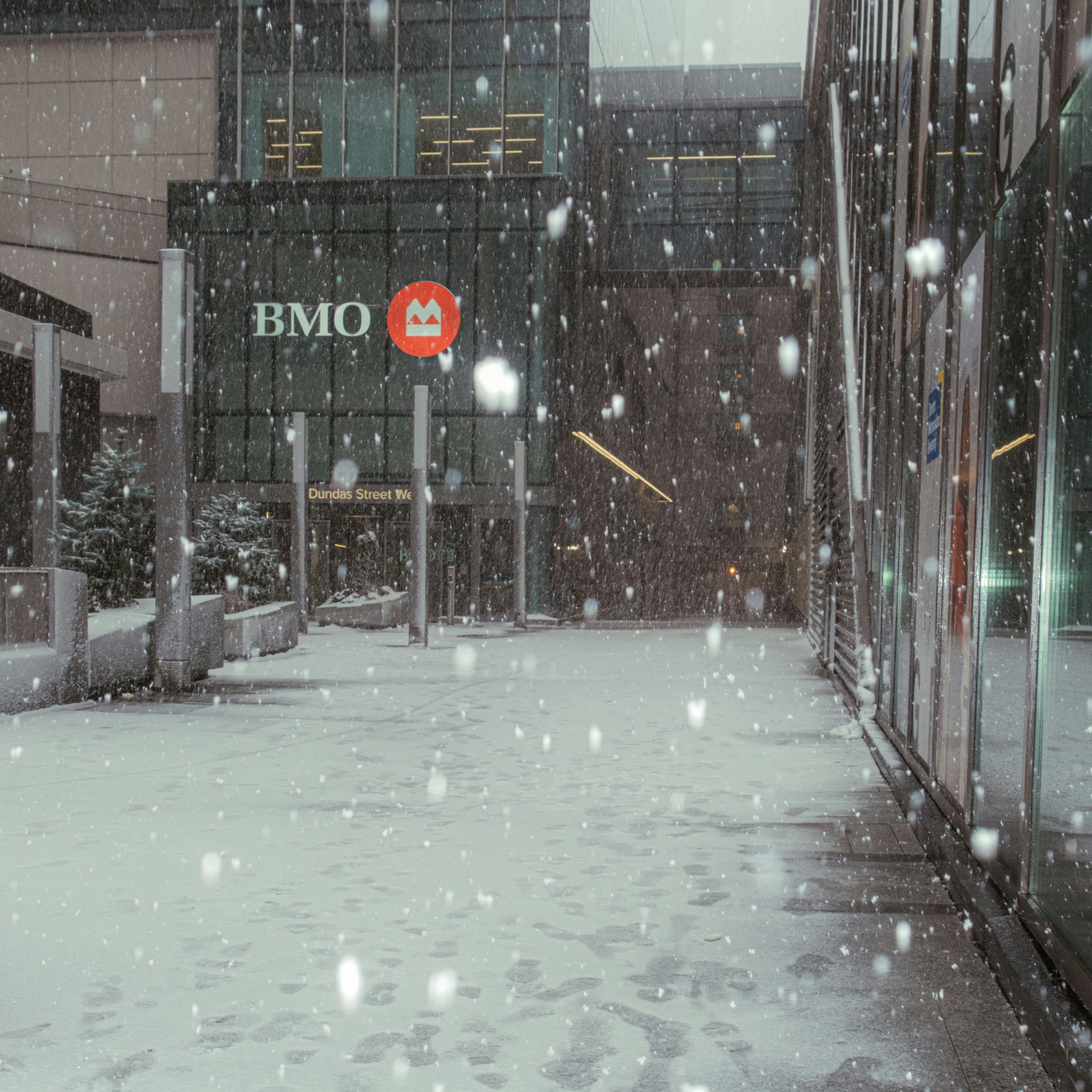 Happy Cleaners - Snöskottning